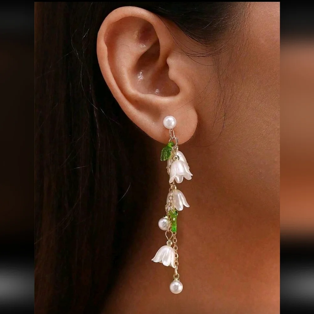 Exquisite Lily Of Valley‎ Design Earrings Elegant Style Resin Silver Plated